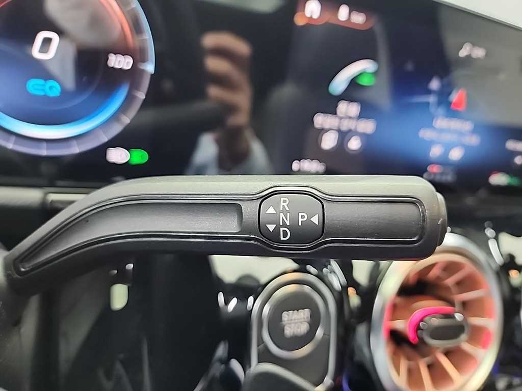 Mercedes Benz EQA - Vista 8