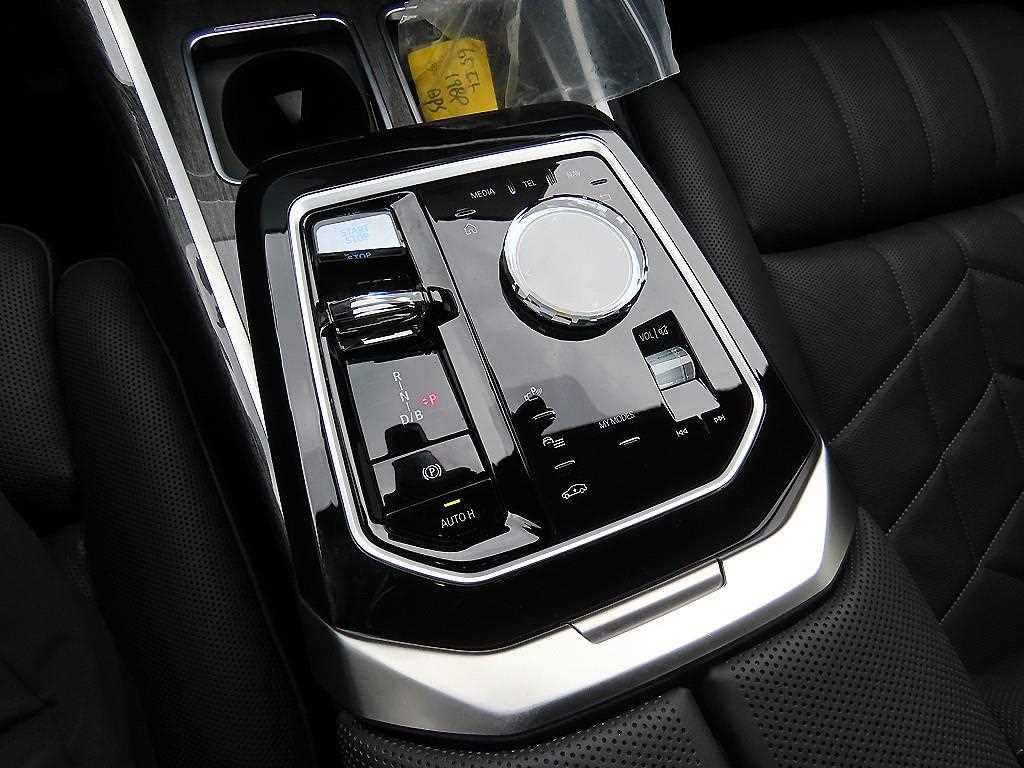 BMW i7 - Vista 11
