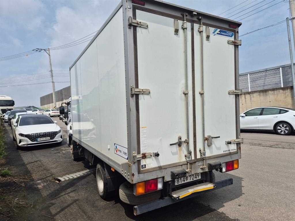 medium and large cargo truck - Vista 4