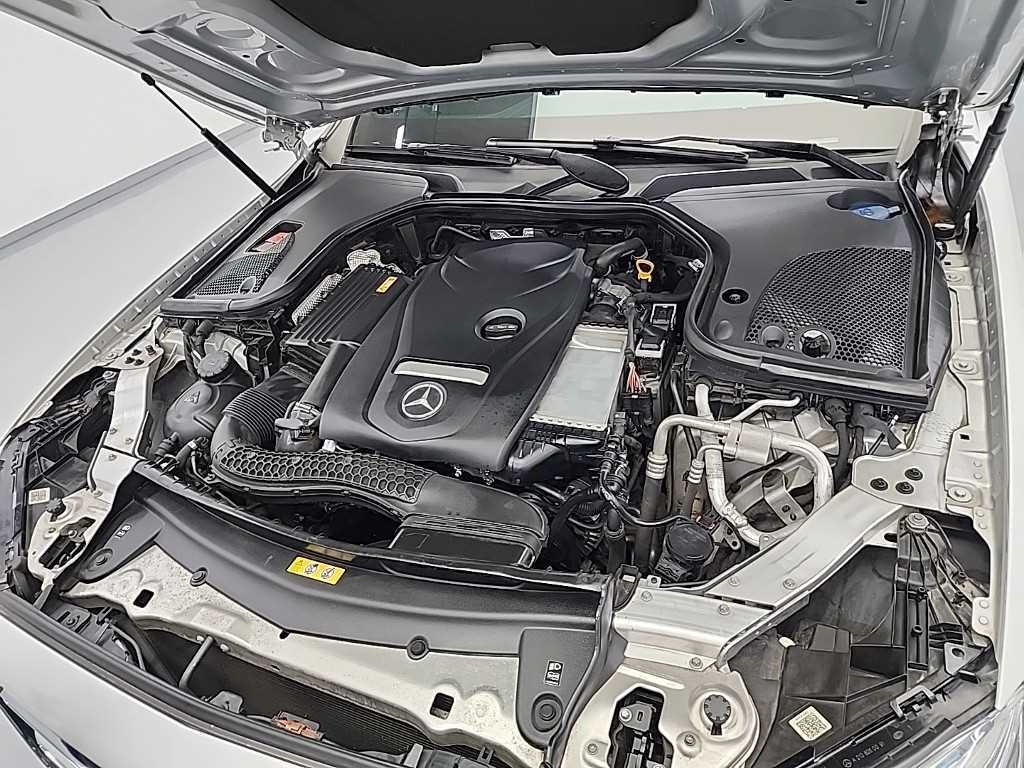 Mercedes Benz E class - Vista 5