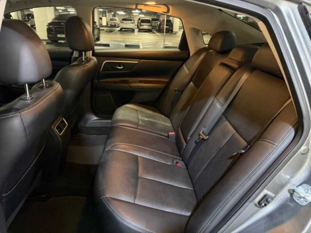 Nissan Altima - Vista 7