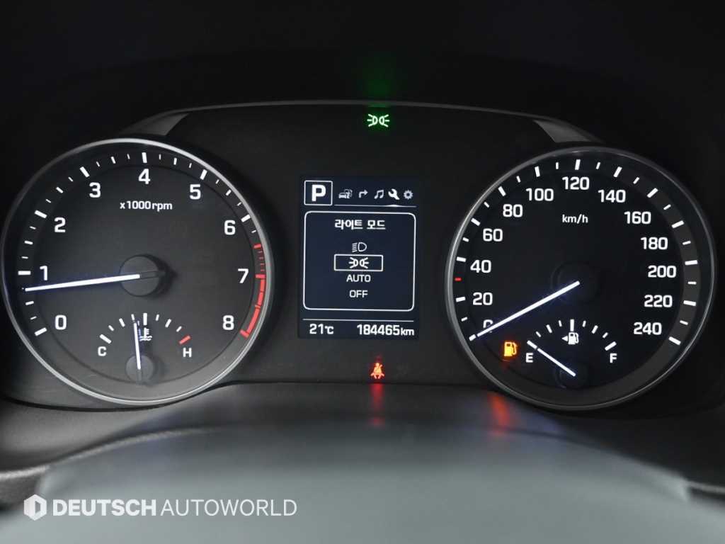 HYUNDAI Avante - Vista 9