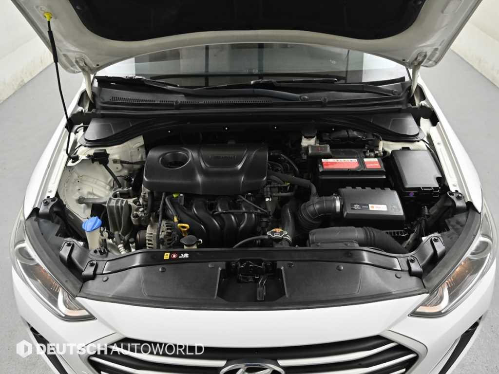 HYUNDAI Avante - Vista 7