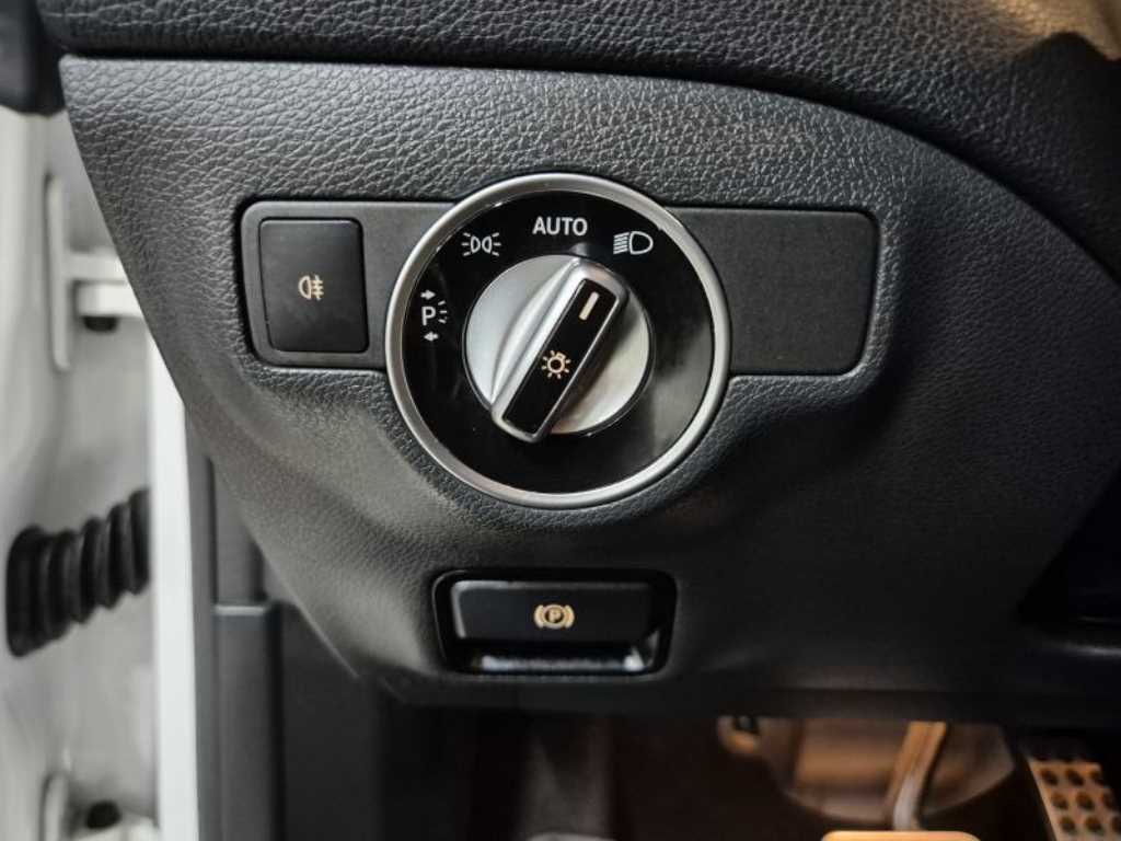 Mercedes Benz CLA Class 2018 Blanco - Importación desde Corea - HF Imports Iquique - Foto 19