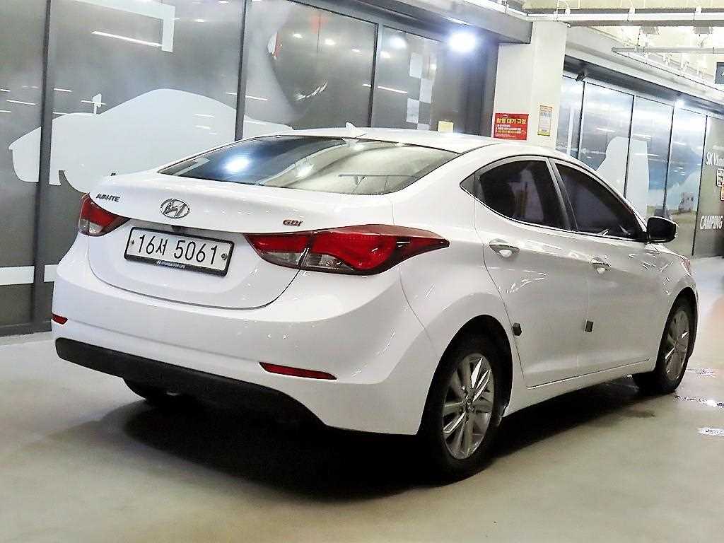 HYUNDAI Avante - Vista 4