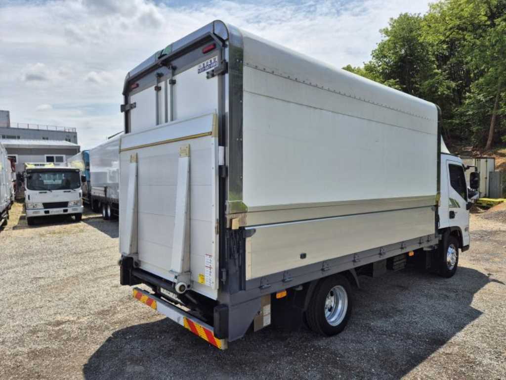 medium and large cargo truck - Vista 6