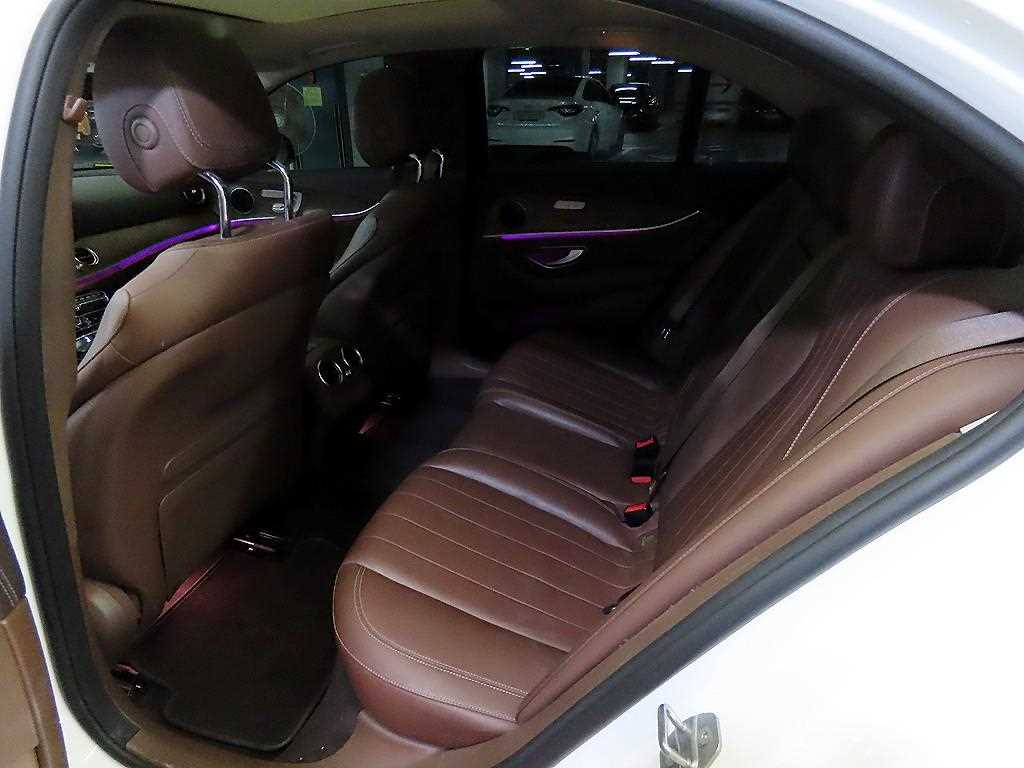 Mercedes Benz E class - Vista 7