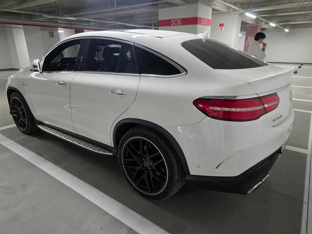 Mercedes Benz GLE Class - Vista 5