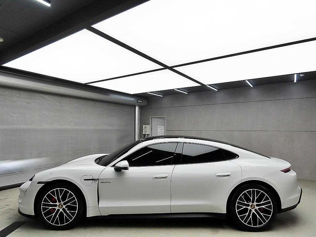 Porsche Taycan - Vista 4