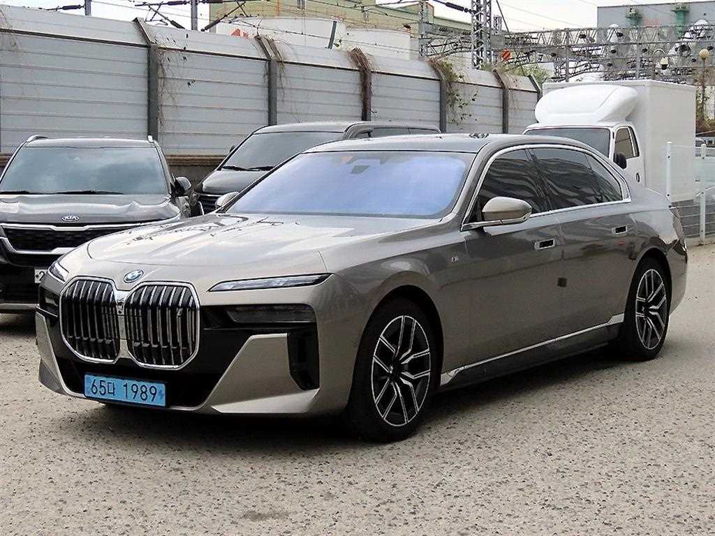 BMW i7 - Vista 2
