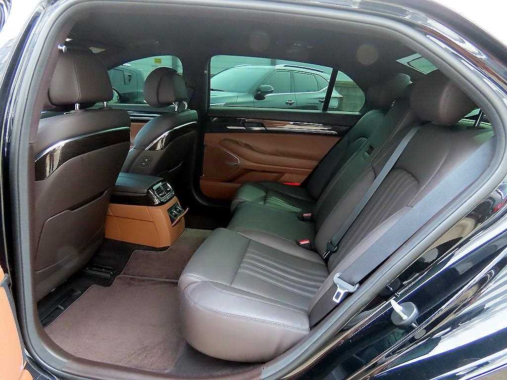 Genesis G90 - Vista 6