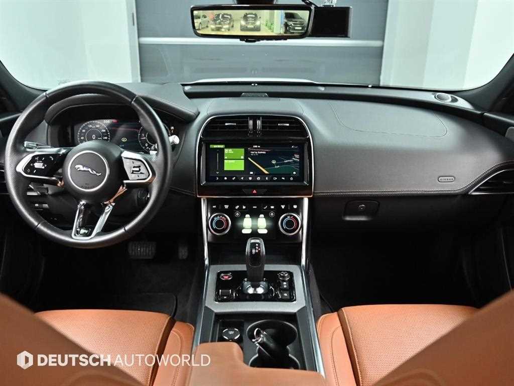 Jaguar XE - Vista 7