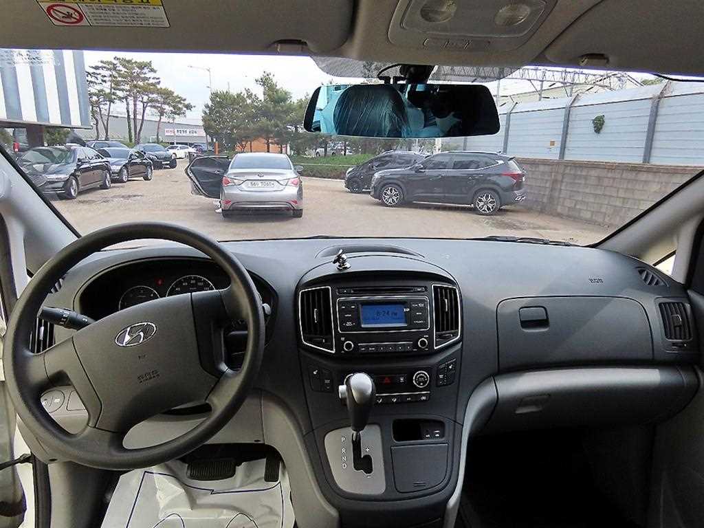 HYUNDAI Starex - Vista 8