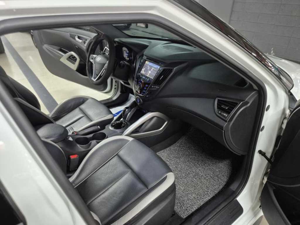 HYUNDAI Veloster - Vista 7