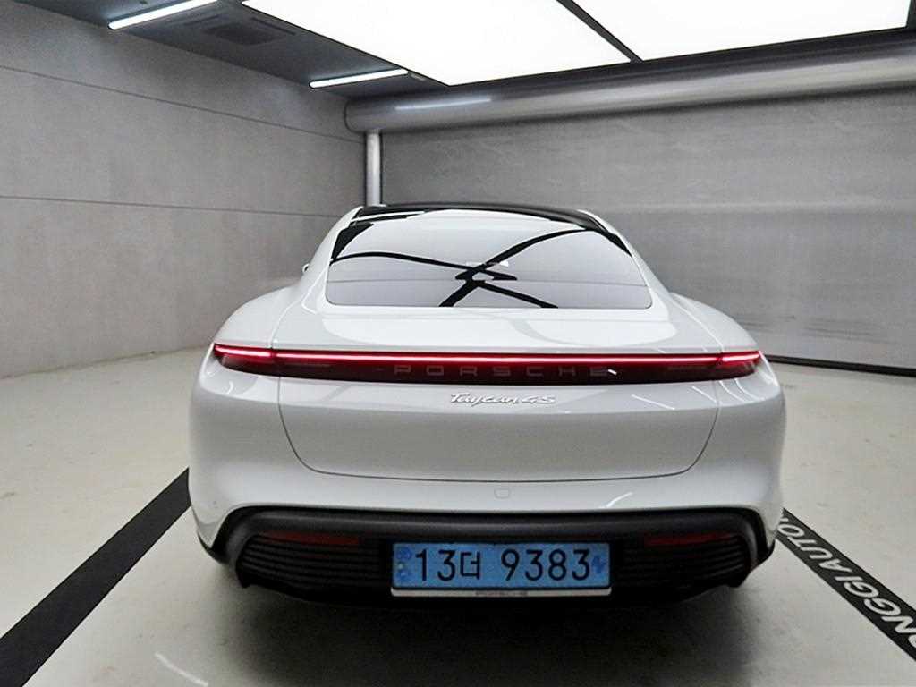 Porsche Taycan - Vista 3