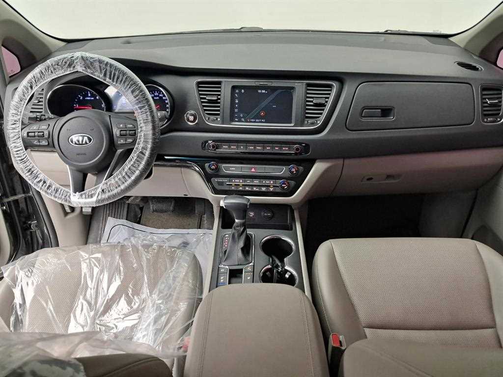 KIA Carnival - Vista 6