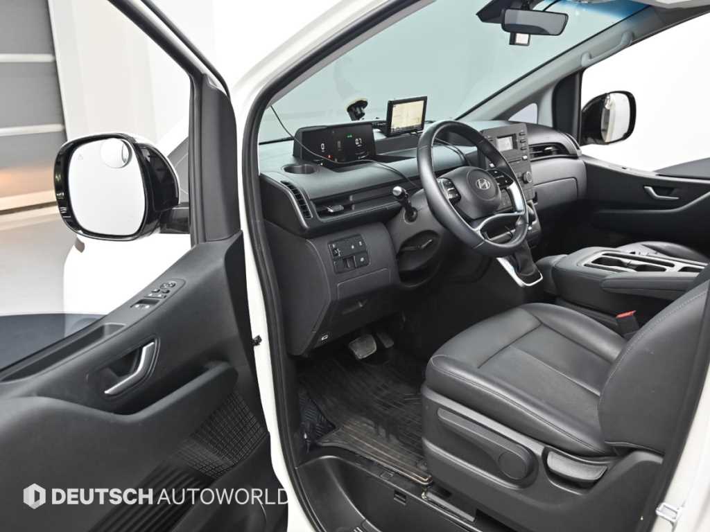 HYUNDAI Staria - Vista 11