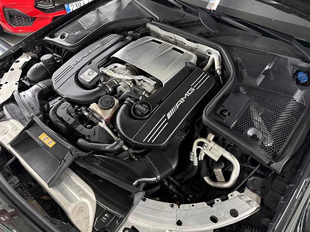 Mercedes Benz C Class - Vista 5