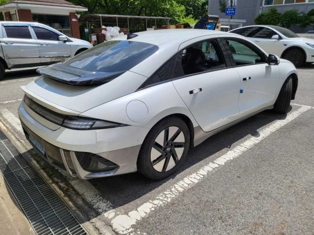 HYUNDAI Ioniq 6 - Vista 4