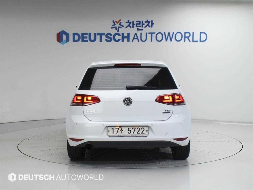 Volkswagen Golf - Vista 4
