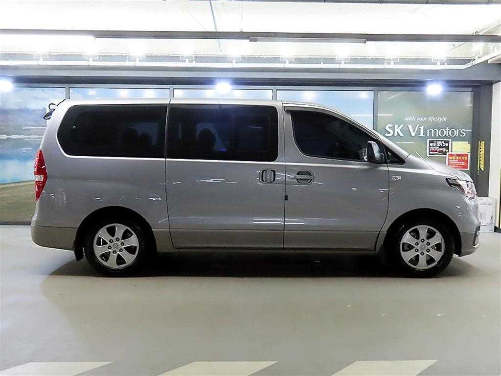 HYUNDAI Starex - Vista 3