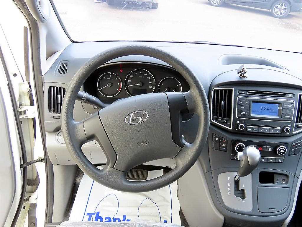 HYUNDAI Starex - Vista 9