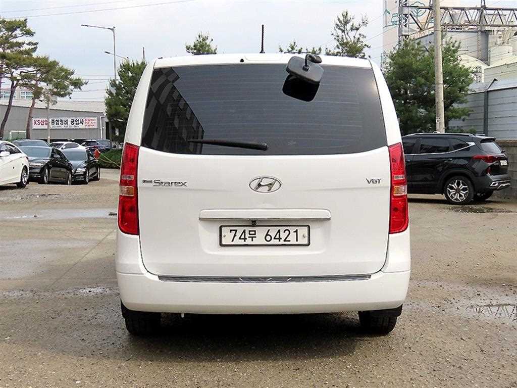 HYUNDAI Starex - Vista 4