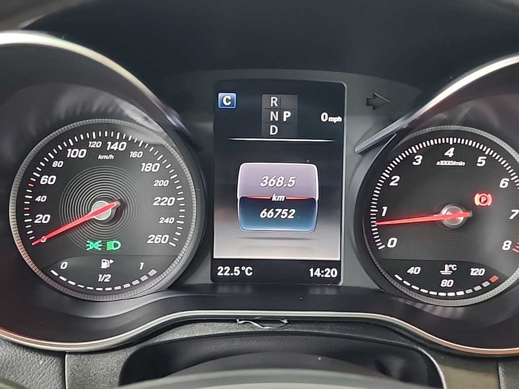 Mercedes Benz GLC Class - Vista 6