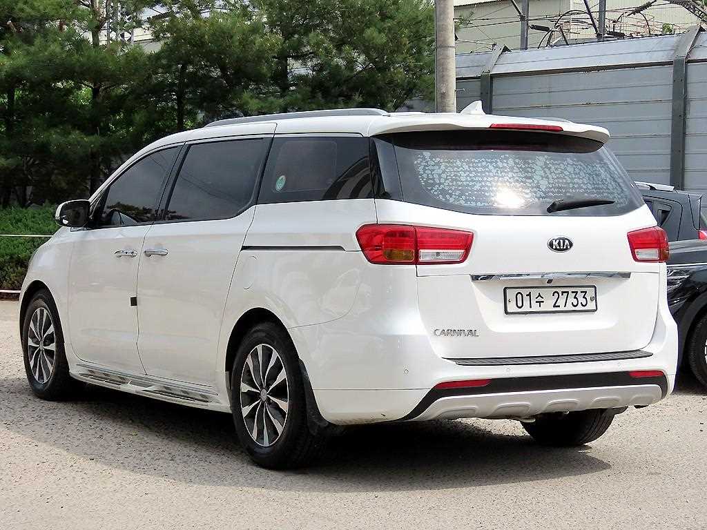 KIA Carnival - Vista 3