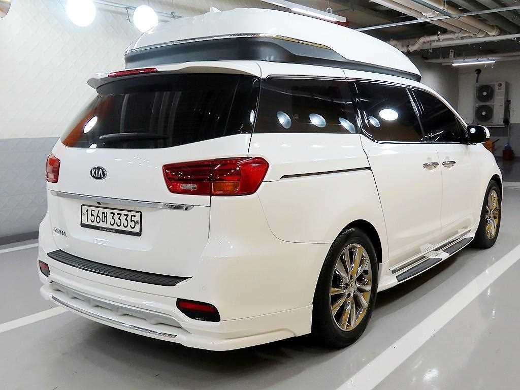 KIA Carnival - Vista 3