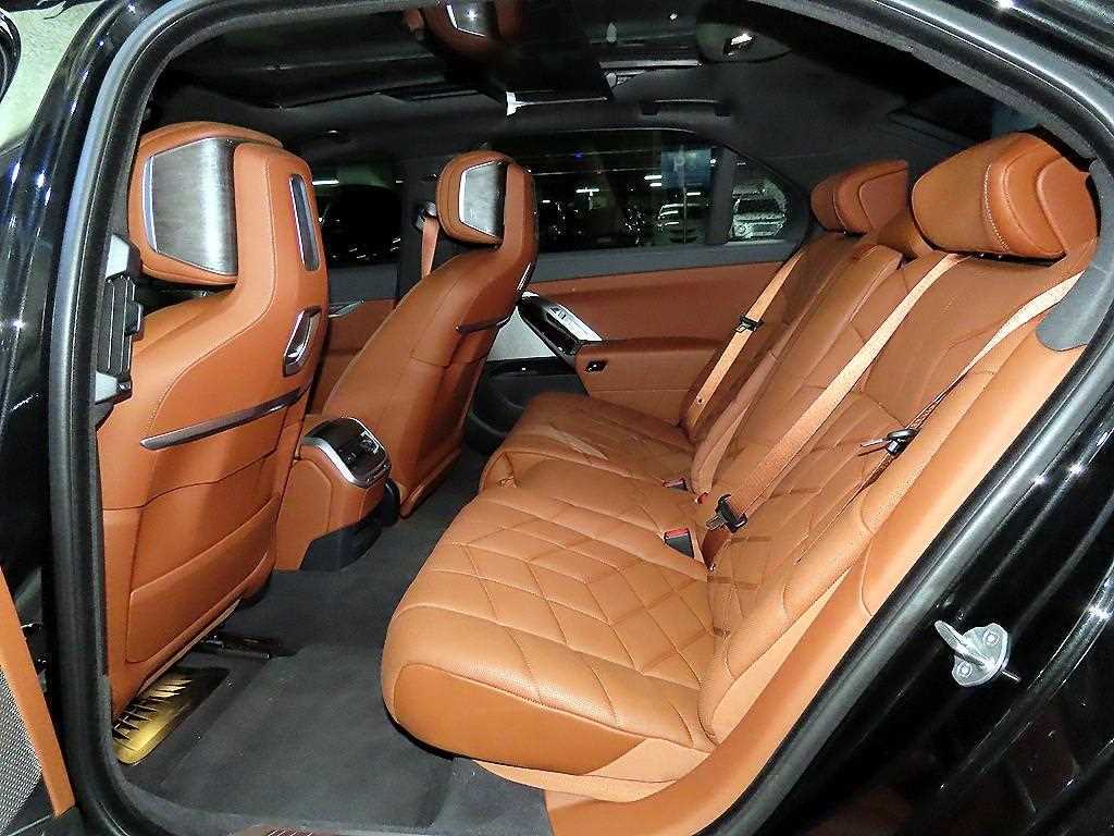BMW i7 - Vista 7