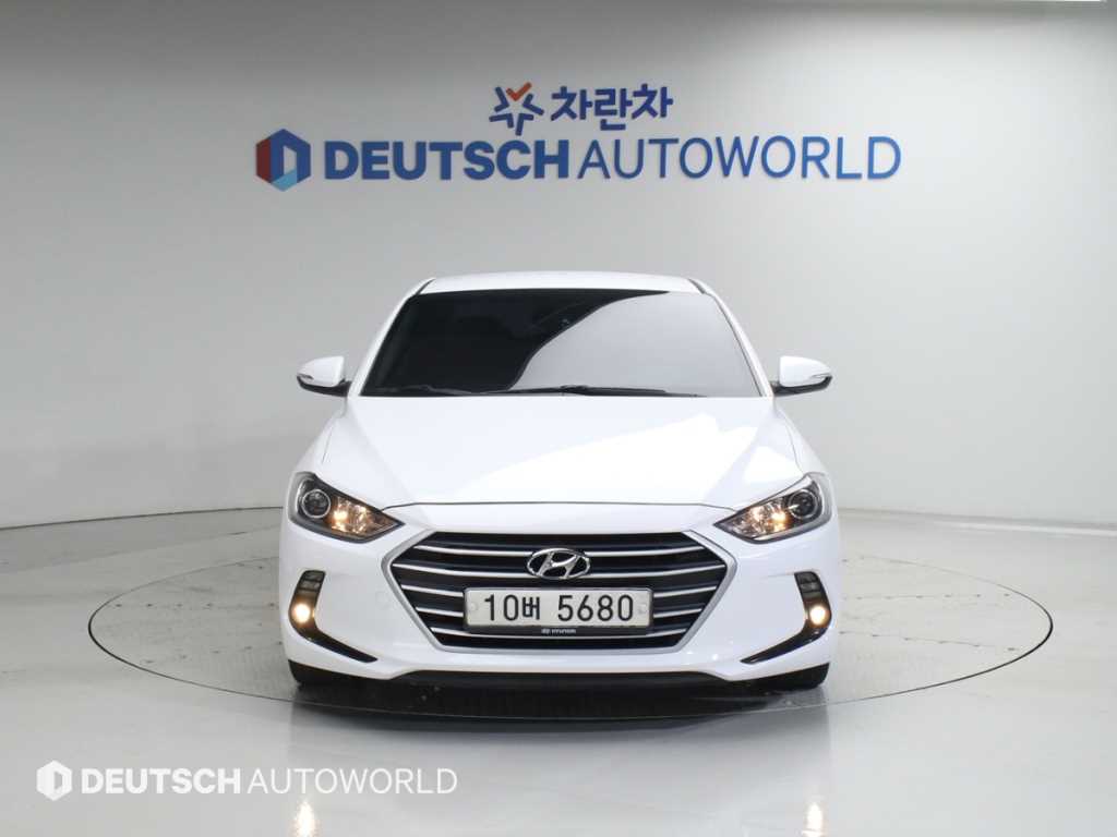 HYUNDAI Avante - Vista 3