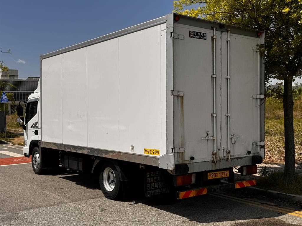 medium and large cargo truck - Vista 4