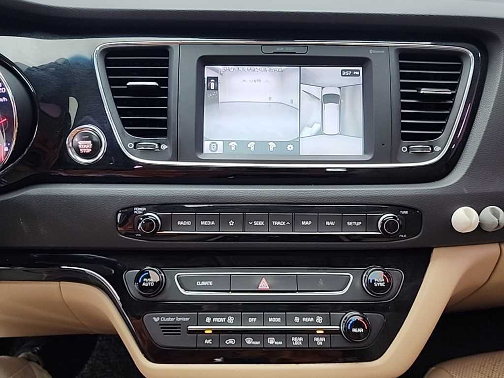 KIA Carnival - Vista 10