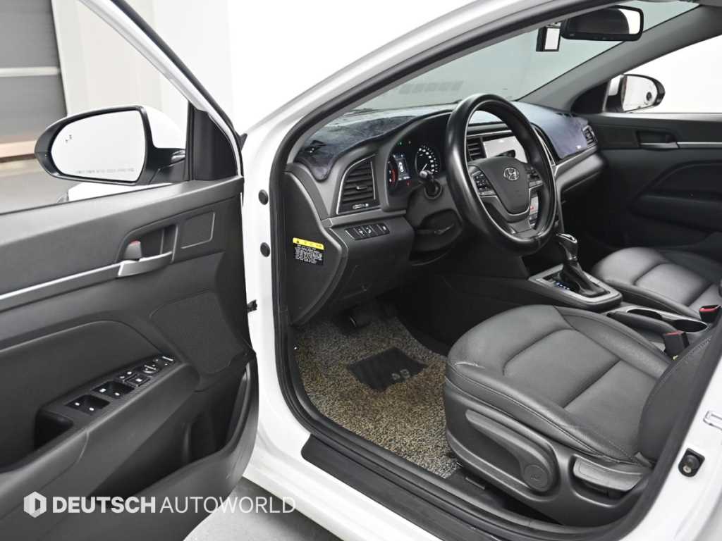 HYUNDAI Avante - Vista 11