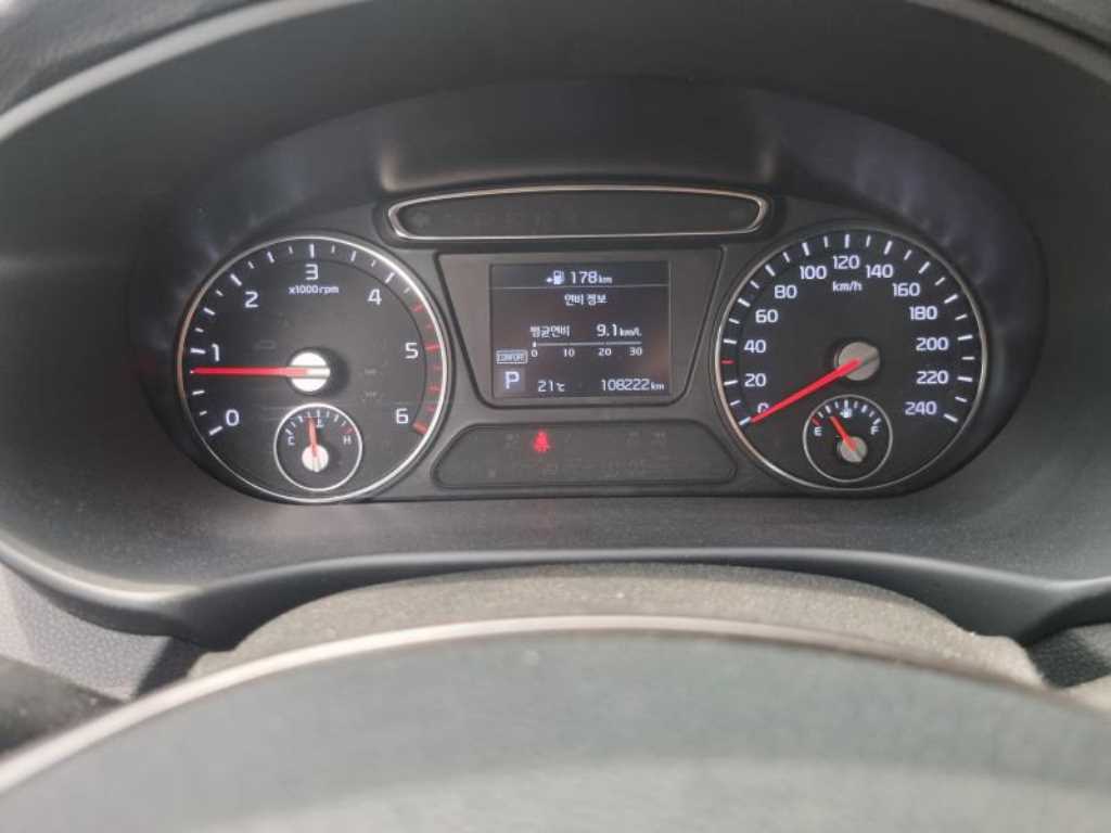 KIA Sorento - Vista 8