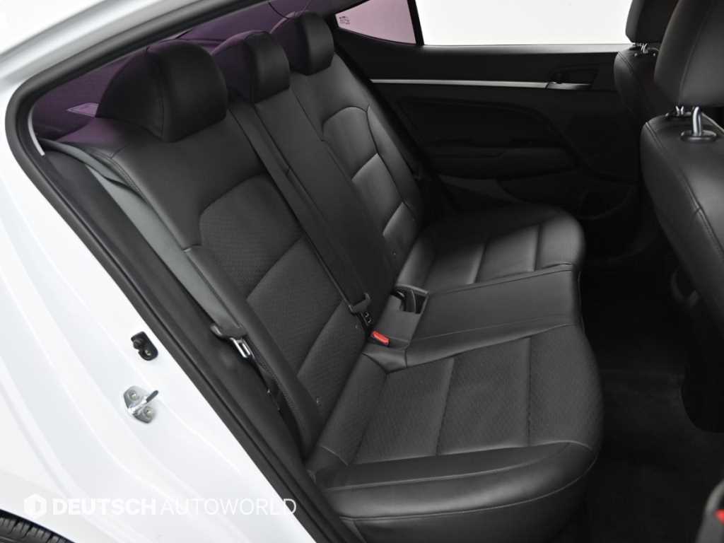 HYUNDAI Avante - Vista 12