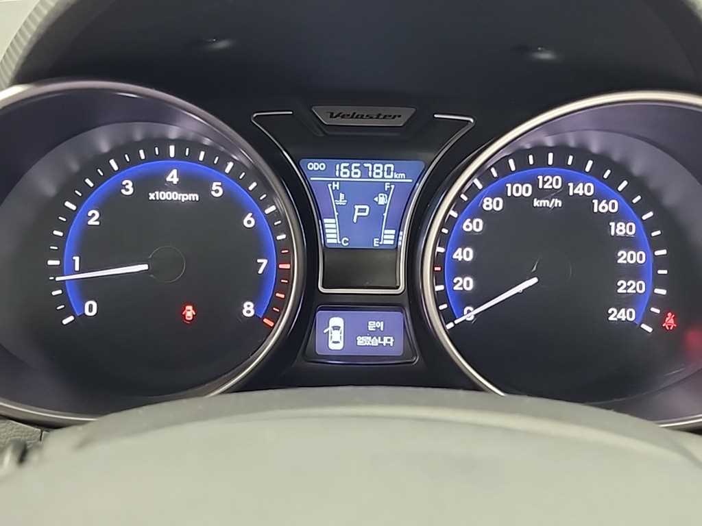 HYUNDAI Veloster - Vista 6