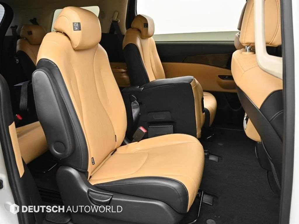 KIA Carnival - Vista 12