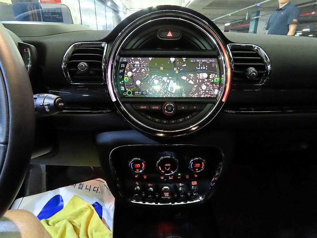 Mini Clubman - Vista 11