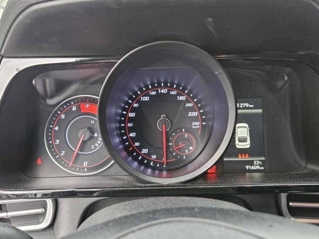 HYUNDAI Avante - Vista 7