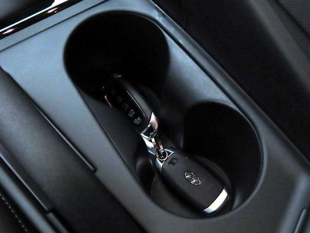 HYUNDAI Avante - Vista 12
