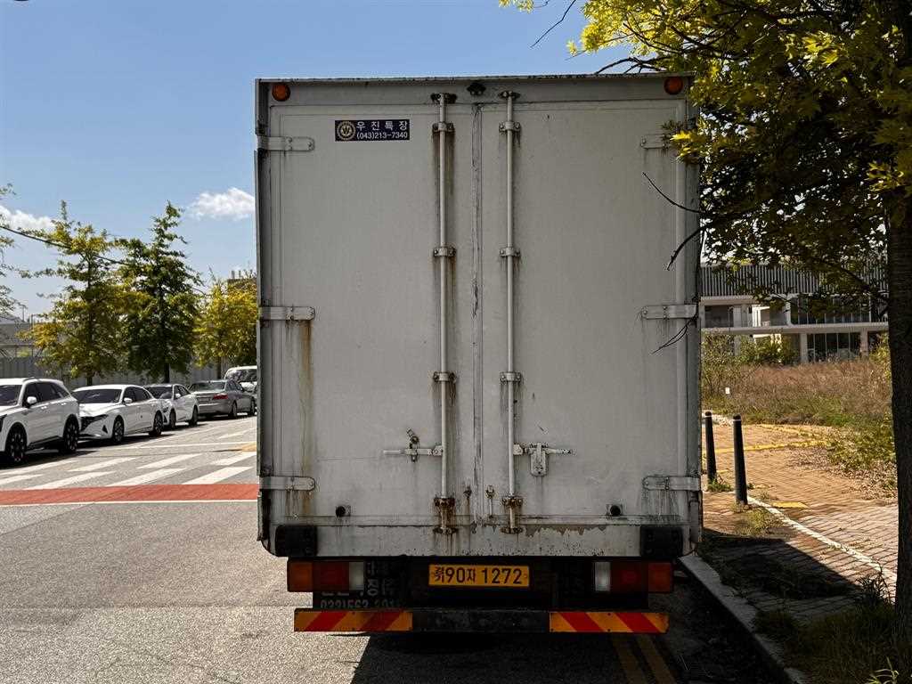 medium and large cargo truck - Vista 5