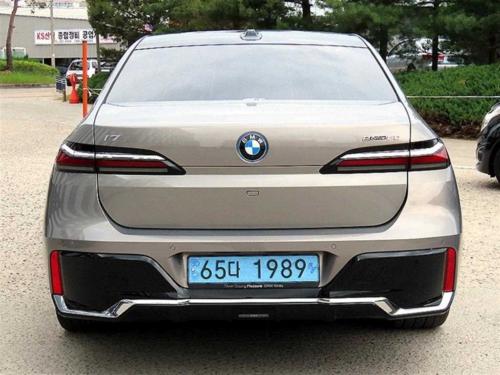 BMW i7 - Vista 4