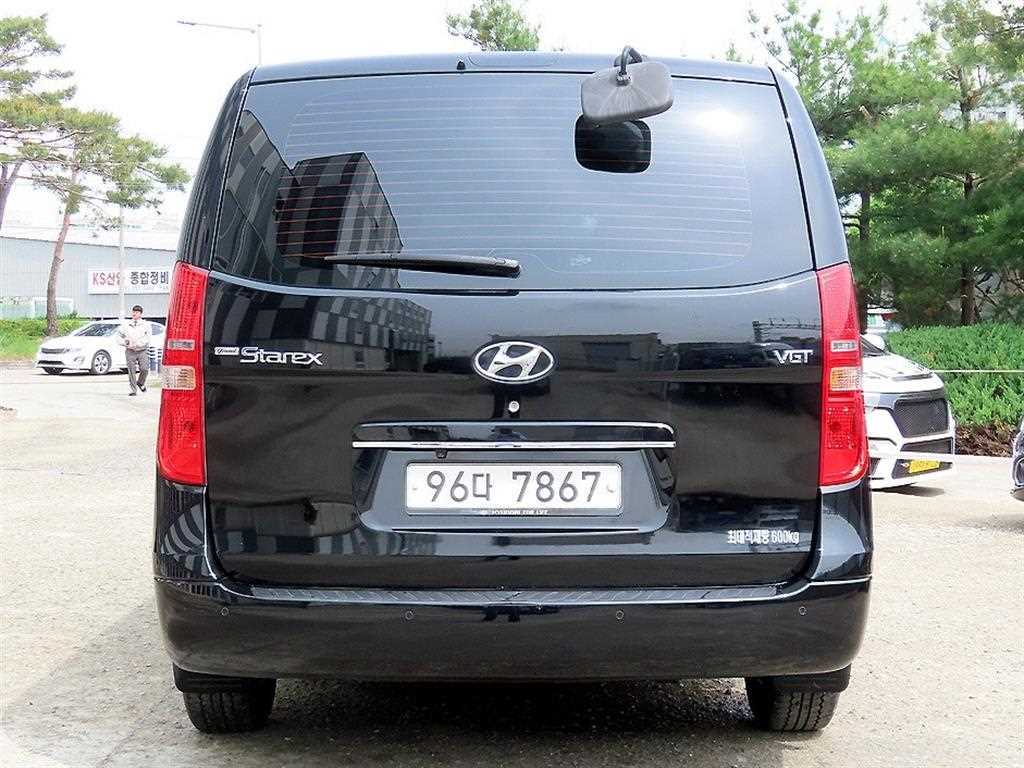 HYUNDAI Starex - Vista 4