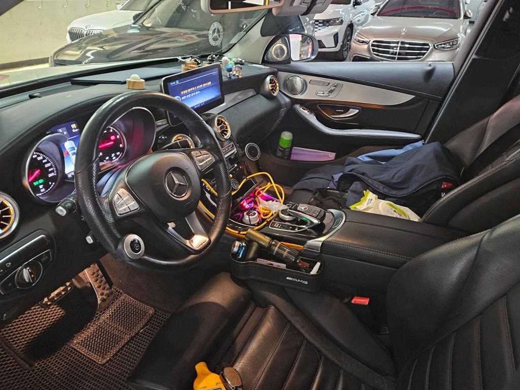 Mercedes Benz GLC Class - Vista 8