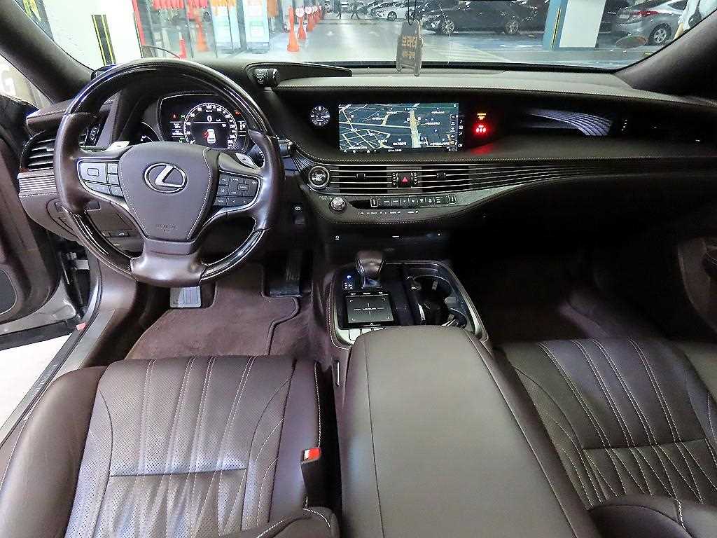 Lexus LS - Vista 10