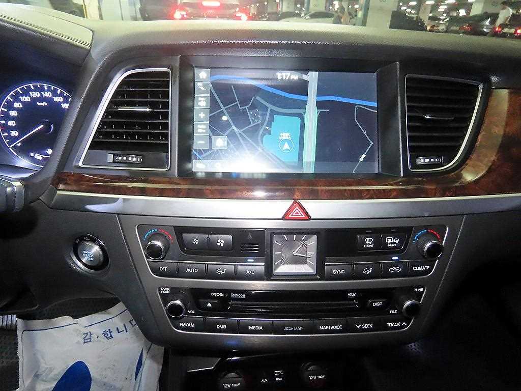 HYUNDAI Genesis - Vista 11