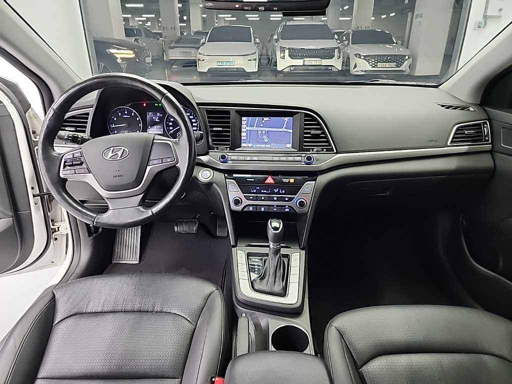 HYUNDAI Avante - Vista 7