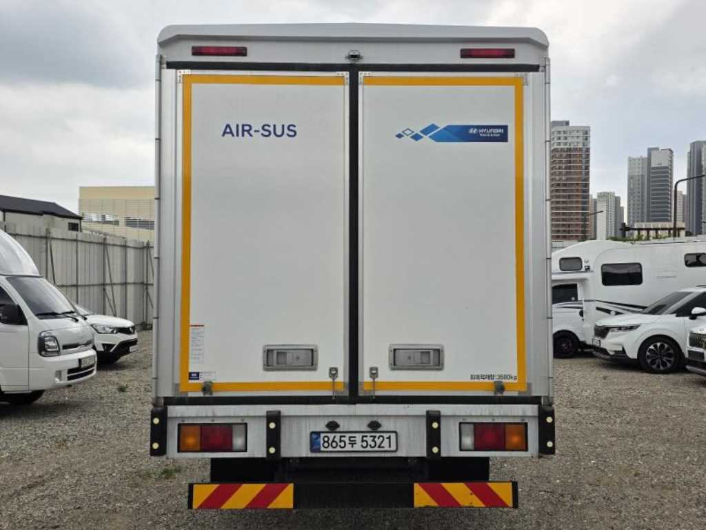 medium and large cargo truck - Vista 7